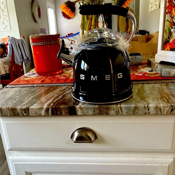 SMEG Black tea kettle - Picture 1 of 3